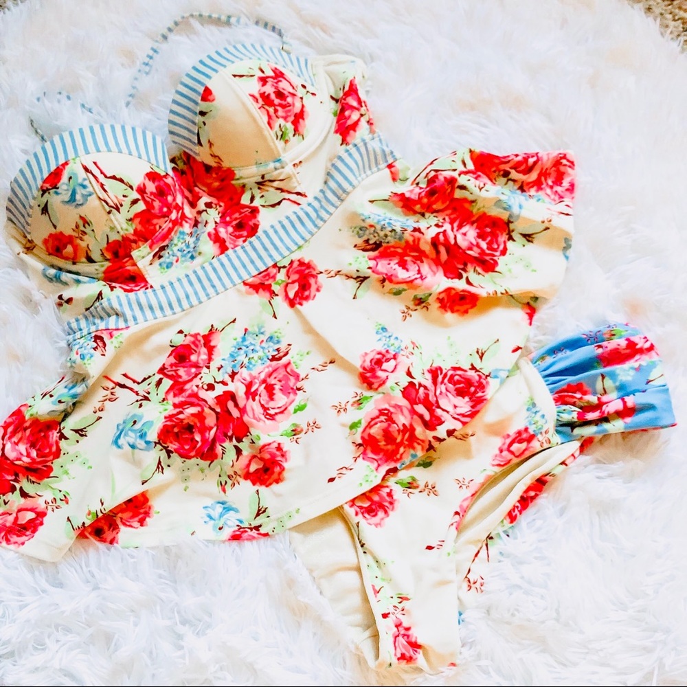 BETSEY JOHNSON • Floral Striped Bikini Swim Top